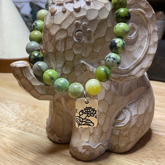 Australian Jade Chrysoprase (8 mm) with Silver Spacers and Charm - Picture 7 of 11